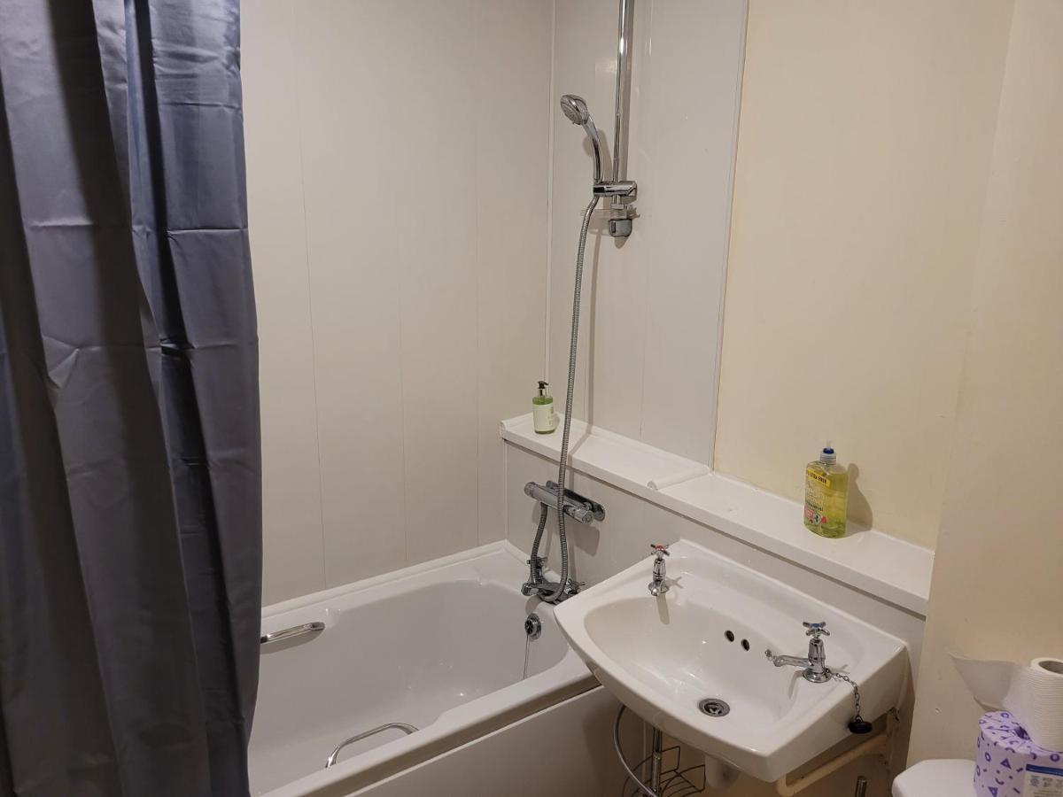 Marvellous Meridian Maisonette Ifield Bagian luar foto
